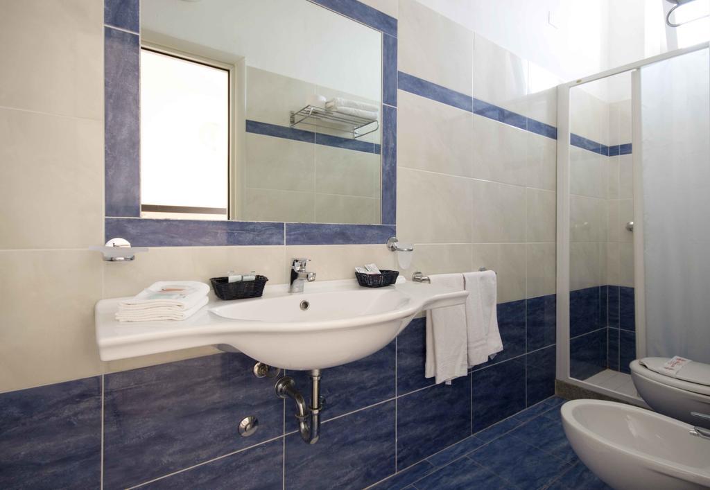 Hotel Veliero Rimini Phòng bức ảnh