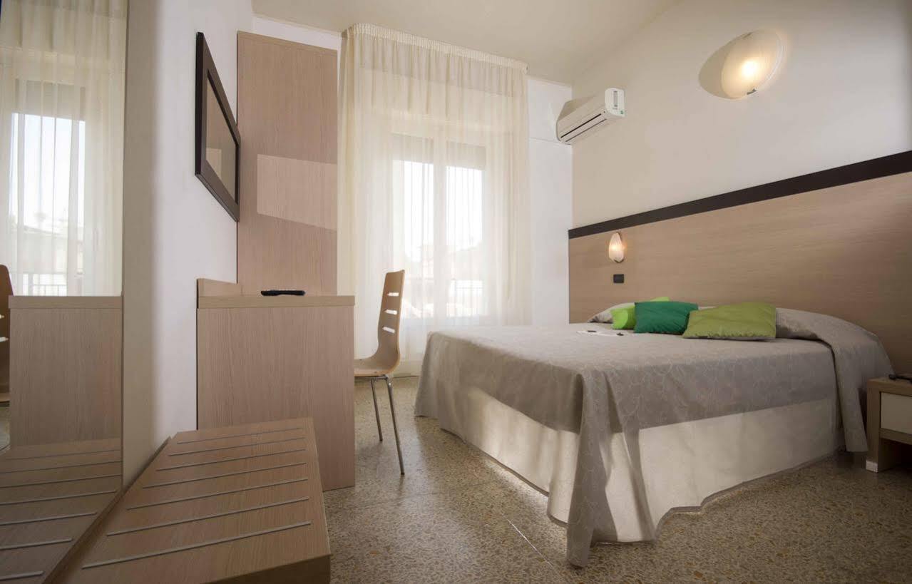 Hotel Veliero Rimini Ngoại thất bức ảnh