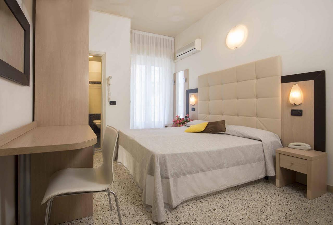 Hotel Veliero Rimini Ngoại thất bức ảnh